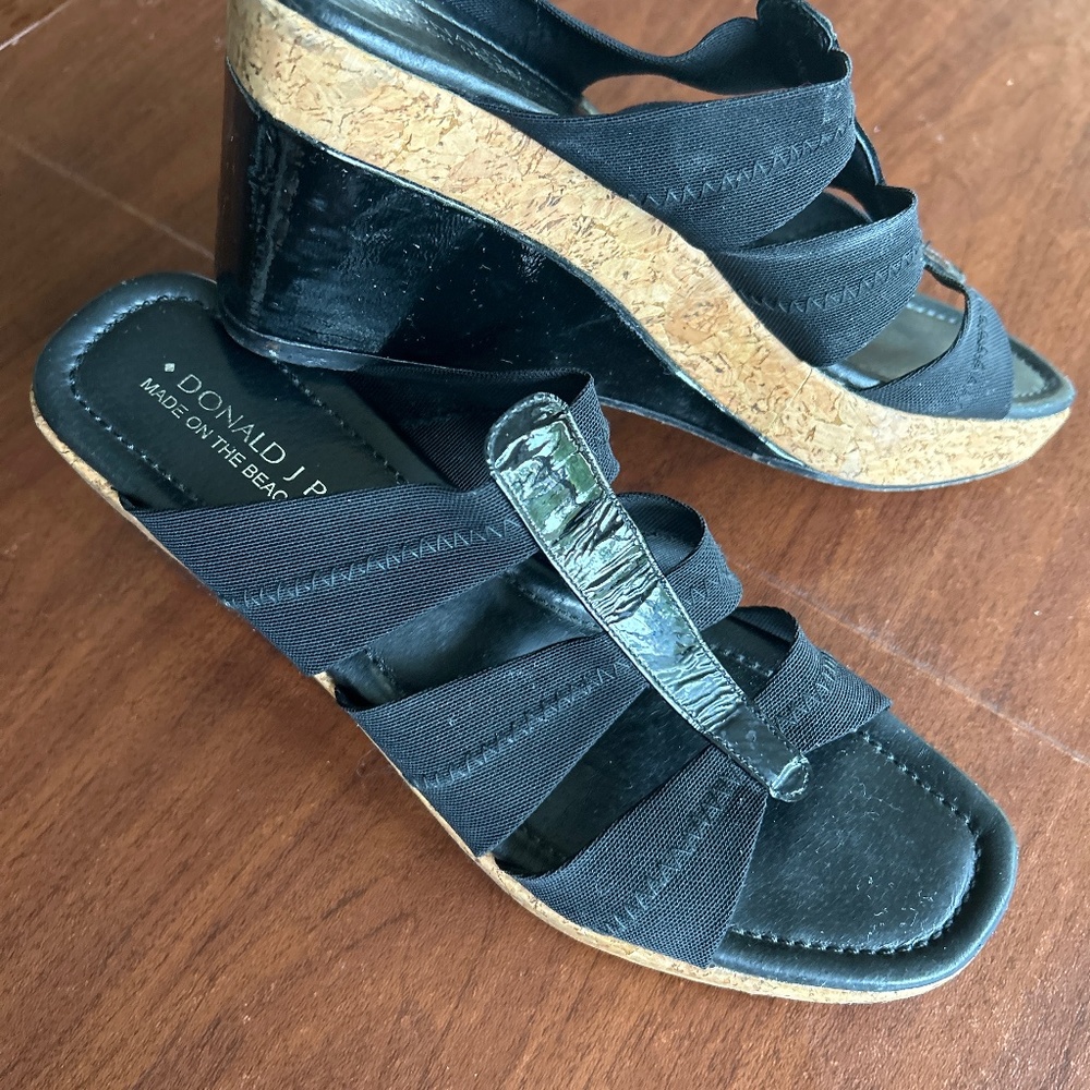 Donald  Pliner Wedge